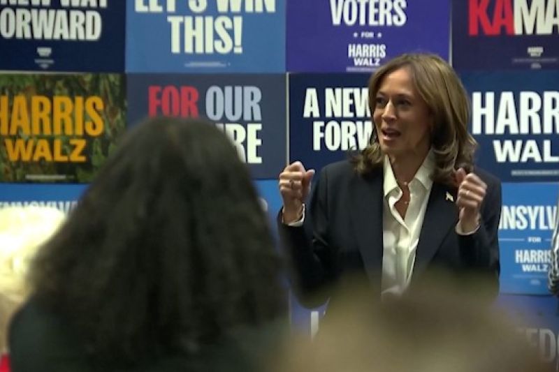 kamala-harris-temui-relawan-pusat-panggilan-di-kantor-demokrat-–-antara-news
