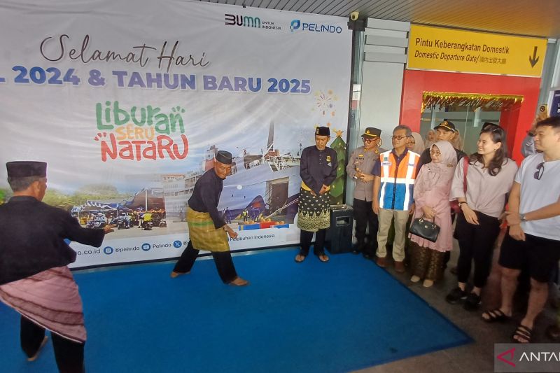 Disbudpar Tanjungpinang sambut puluhan wisman perdana dari Singapura