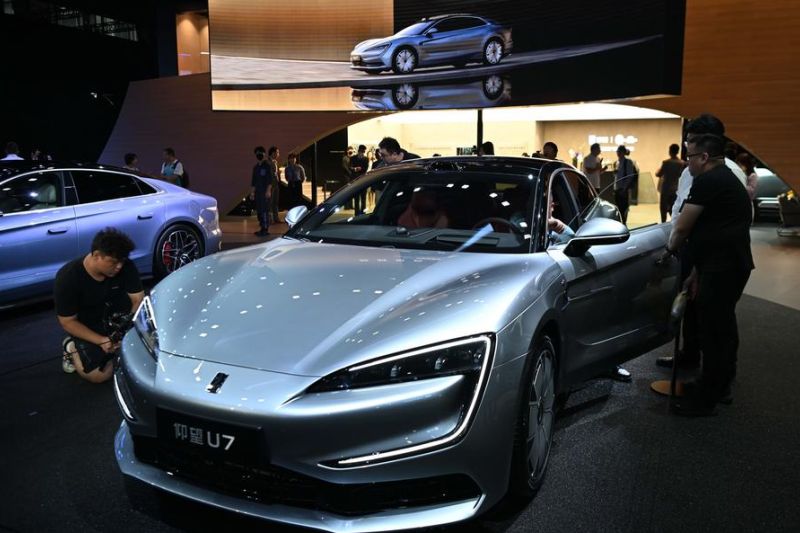 Produsen mobil China BYD laporkan lonjakan penjualan NEV pada 2024