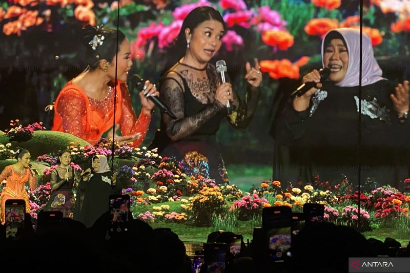 Ruth Sahanaya hingga Sal Priadi hadiri konser “Bingah” Yura Yunita