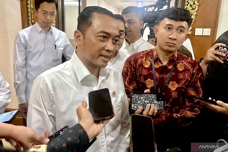 Politik kemarin, Hasan Nasbi mundur hingga tunjangan operasi TNI