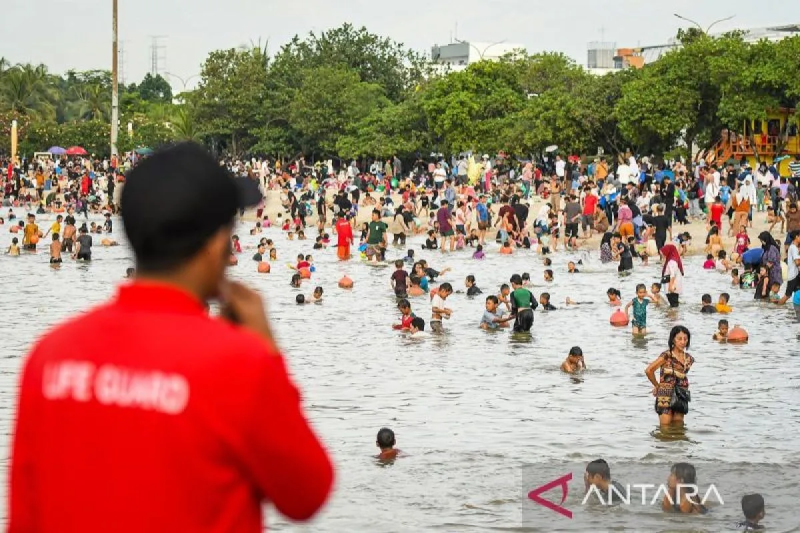 Pengunjung Ancol dapat souvenir khusus saat Hari Pendidikan Nasional