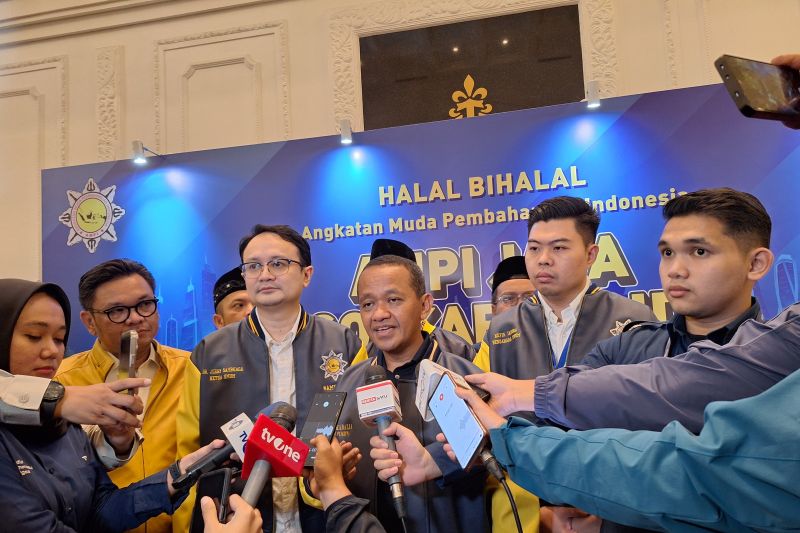 Bahlil instruksikan Golkar dan AMPI fokus gaet pemilih muda