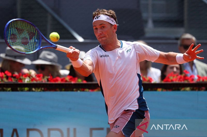 Ruud tampil pede di perempat final Madrid Open kalahkan Medvedev
