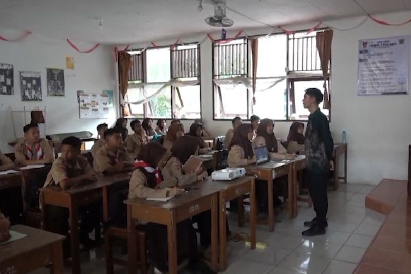 Tunjangan guru honorer Rp300 ribu per bulan mulai diberikan Juli 2025 – ANTARA News