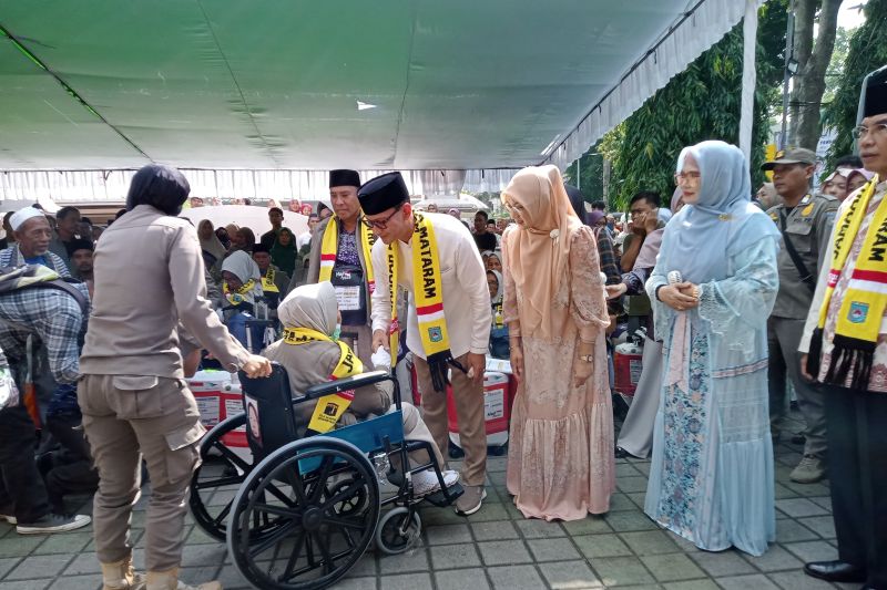 Wali Kota Mataram lepas 393 calon haji, terbang besok ke Tanah Suci