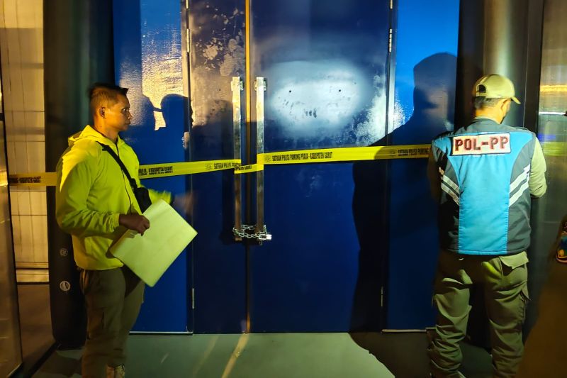 Tidak berizin, Satpol PP Garut segel dua tempat usaha