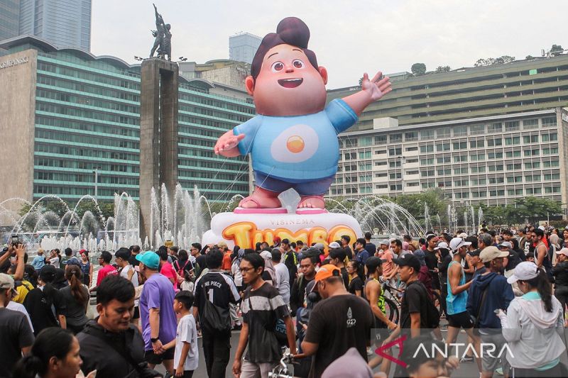 Balon raksasa karakter Don tampil untuk rayakan pencapaian delapan juta penonton