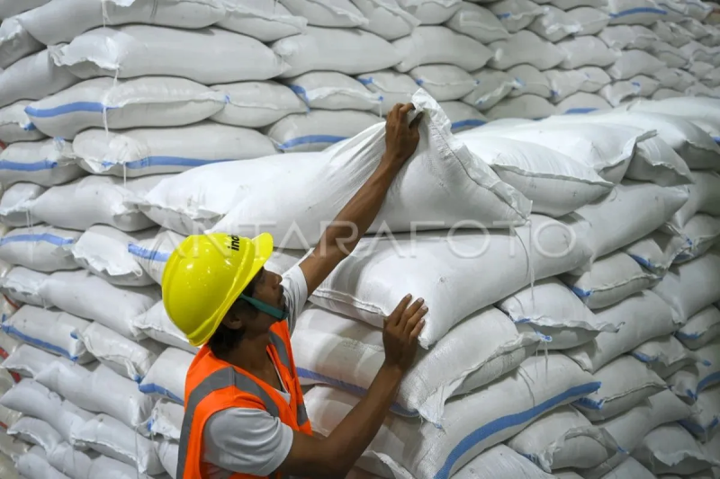 Stok beras Bulog pada awal Mei tembus 3,6 juta ton