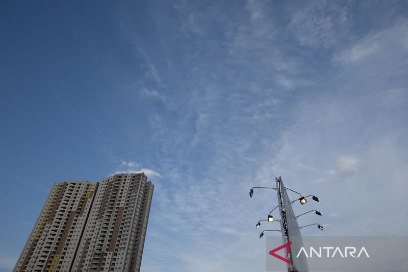 Sebagian Jakarta diperkirakan hujan pada Minggu sore hingga malam