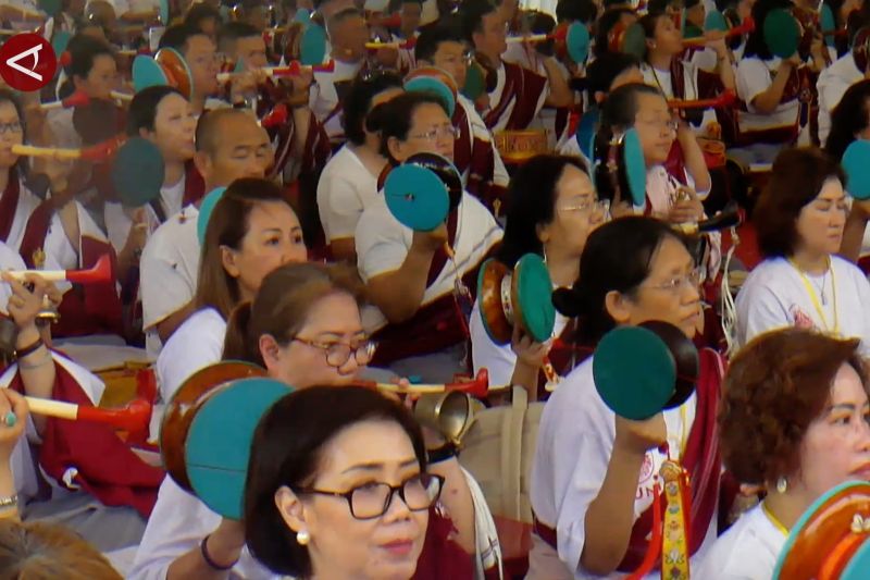 Penganut Budha Majelis Umat Nyingma Indonesia gelar doa damai dunia – ANTARA News