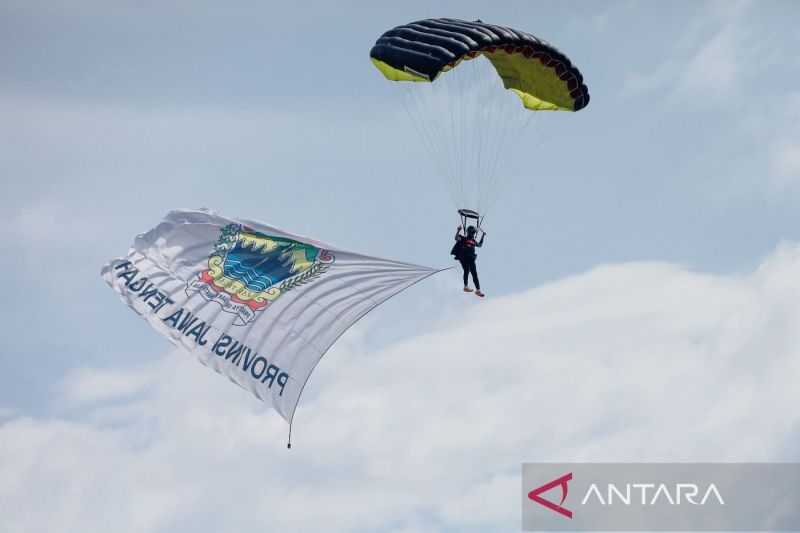 Ajang “Skydiving” tarik kunjungan wisatawan mancanegara ke Karimunjawa