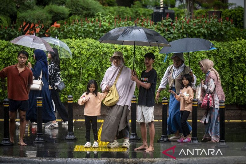 Cuaca Jakarta, hujan ringan hingga sedang pada Selasa