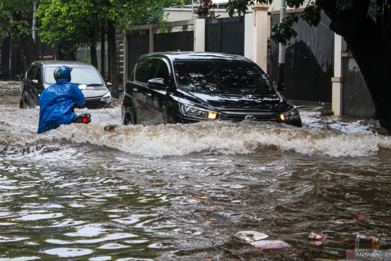 Diguyur hujan, 14 RT di Jakbar dan Jaksel terendam banjir