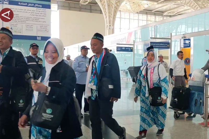 Jamaah haji khusus tiba di Madinah, apa bedanya dengan haji reguler? – ANTARA News