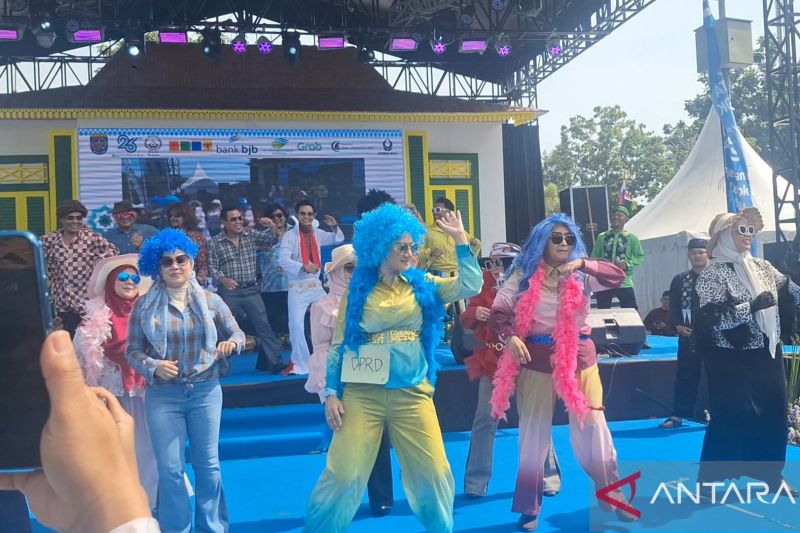 Lebaran Depok, pejabat tampilkan peragaan busana era tahun 70 an
