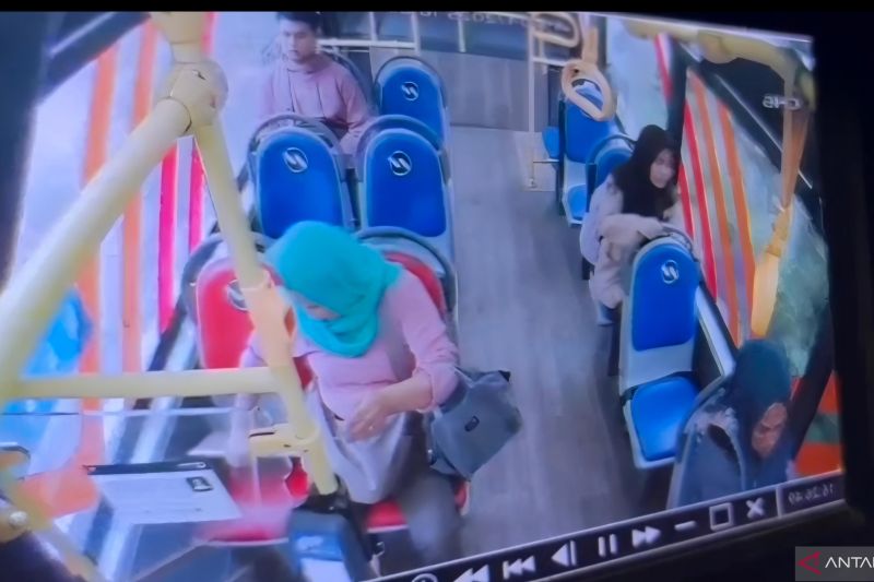 Polisi tangkap pencuri laptop yang beraksi di bus Transjakarta