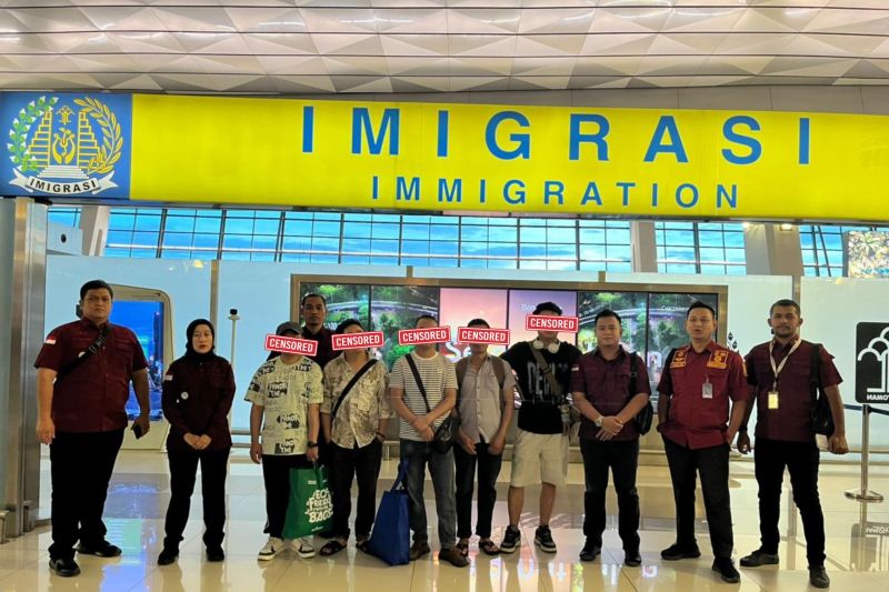 8 WNA asal China dideportasi dari Banggai karena penyalahgunaan VoA
