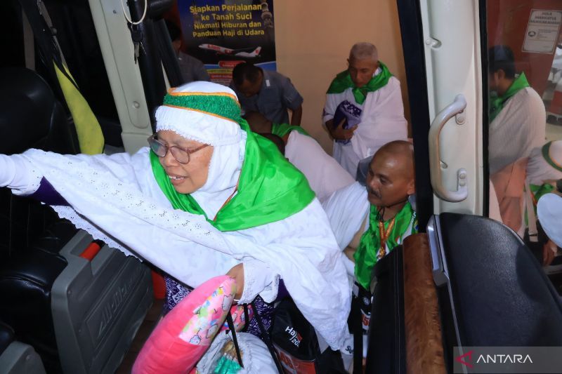 Wamenag minta jamaah calon haji laporkan PPIH yang tidak mau melayani