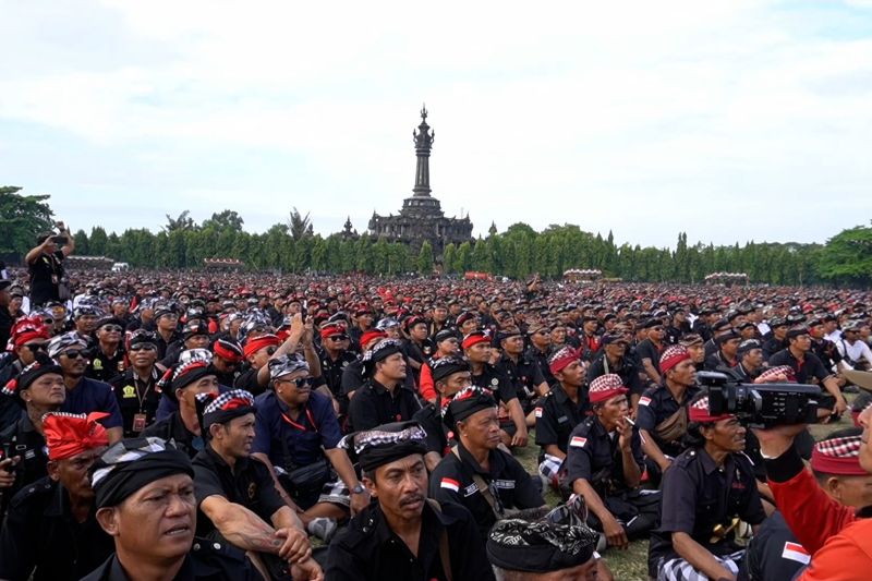 Pecalang se-Bali deklarasikan tolak premanisme berkedok ormas – ANTARA News