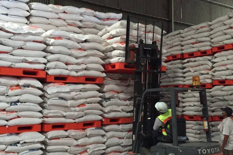Serapan membludak, begini cara BULOG jaga kualitas beras di gudang