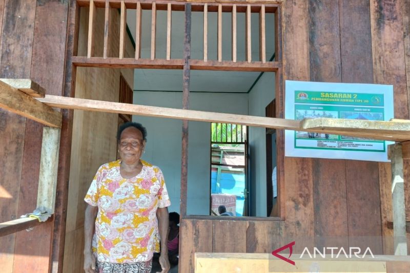 TNI wujudkan mimpi warga Kampung Pigapu di Papua miliki rumah