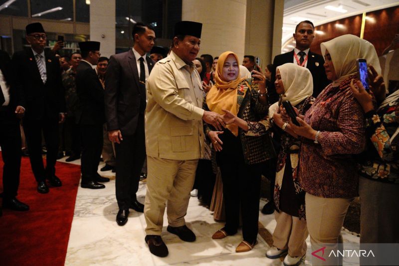 Presiden Prabowo tiba di Kuala Lumpur disambut diaspora Indonesia