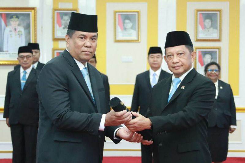mendagri-lantik-halilul-khairi-sebagai-rektor-ipdn