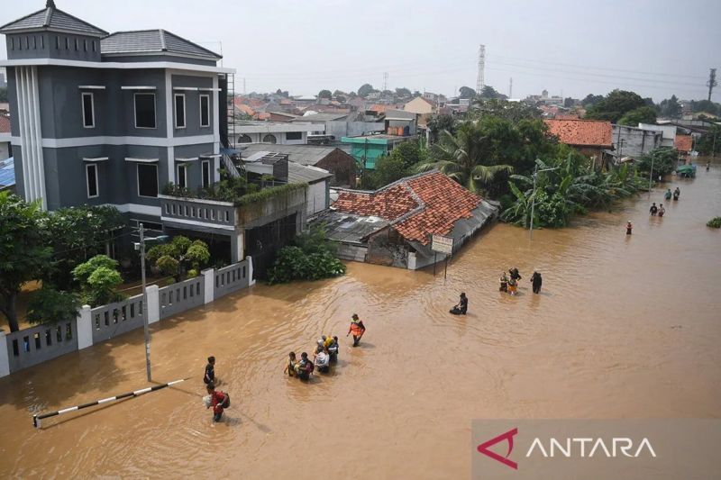 DKI kemarin, banjir rob di Pluit hingga mitigasi bencana