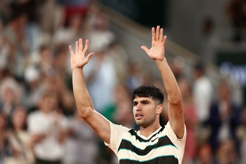 Alcaraz bangkit untuk tetap di pacuan pertahankan gelar French Open