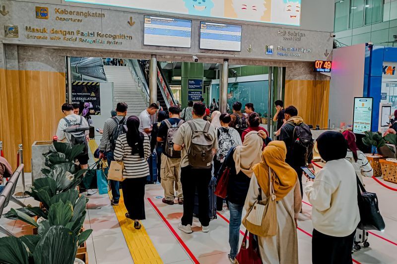 254 ribu orang gunakan kereta api di libur panjang periode 27-31 Mei