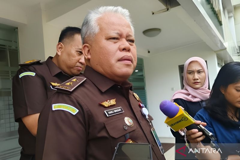 Hukum, dari penganiayaan jaksa hingga penyelundupan 25 ton timah pasir