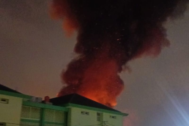 kebakaran-melanda-pabrik-lilin-di-tamansari-jakarta-barat