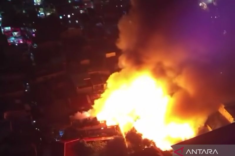 Kebakaran pabrik lilin di Tamansari telah bisa dipadamkan