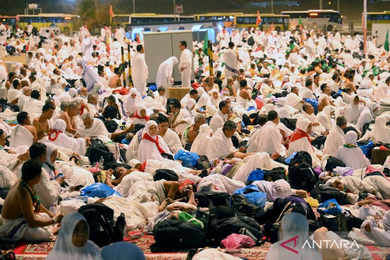 Jamaah haji Mabit di Muzdalifah sebelum lempar jumrah