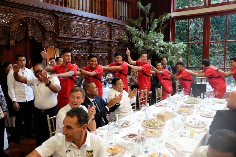 Momen Prabowo dan Timnas nyanyi Gemu Fa Mi Re di Kertanegara – ANTARA News