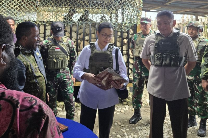 Menhan-Menkeu ke Papua cek garda terdepan pakai rompi anti peluru
