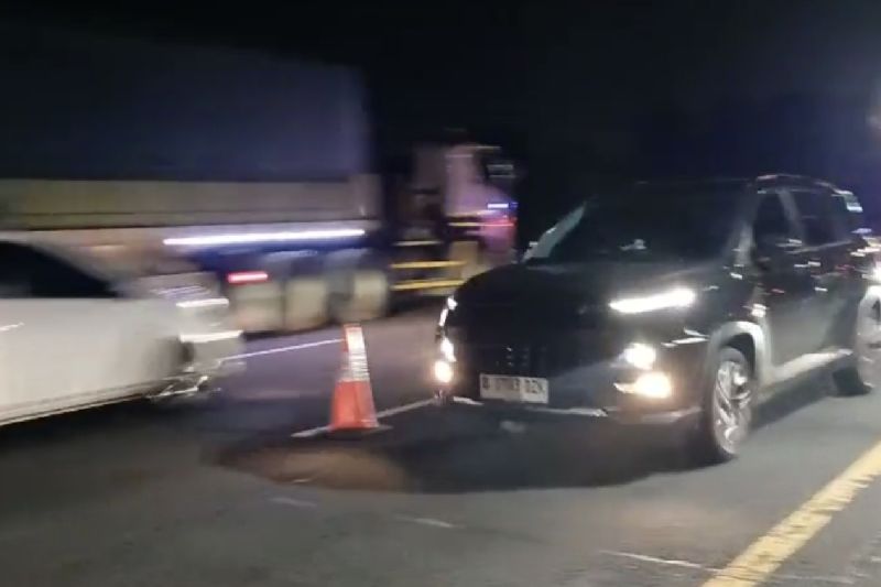 Contraflow diberlakukan di Tol Jakarta-Cikampek arah Jakarta