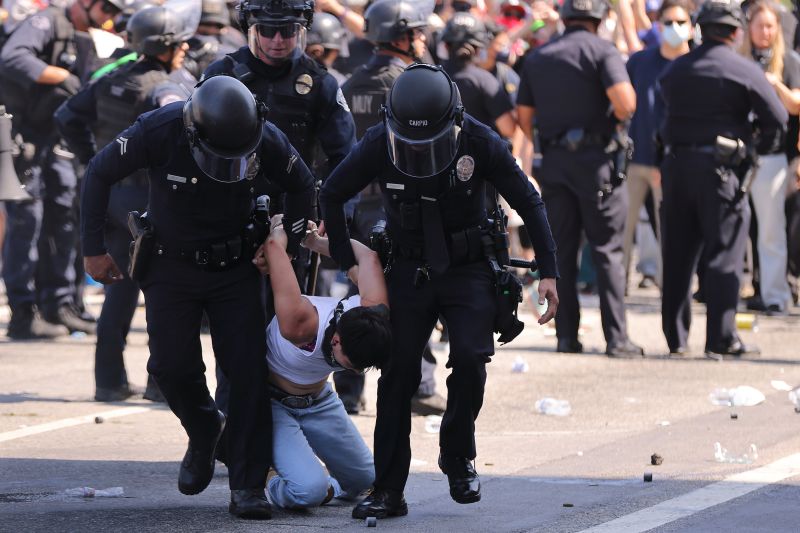 suasana-unjuk-rasa-di-los-angeles-dalam-deretan-foto