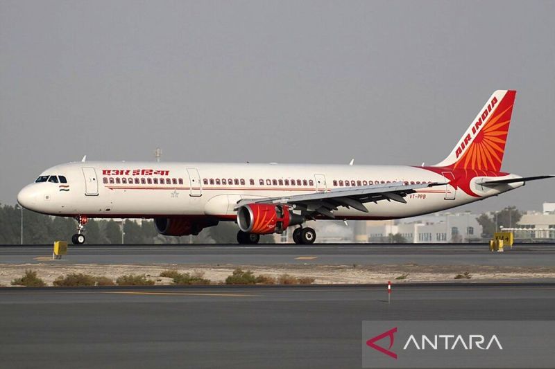 Pesawat Air India tujuan Inggris jatuh di India barat, bawa 242 orang