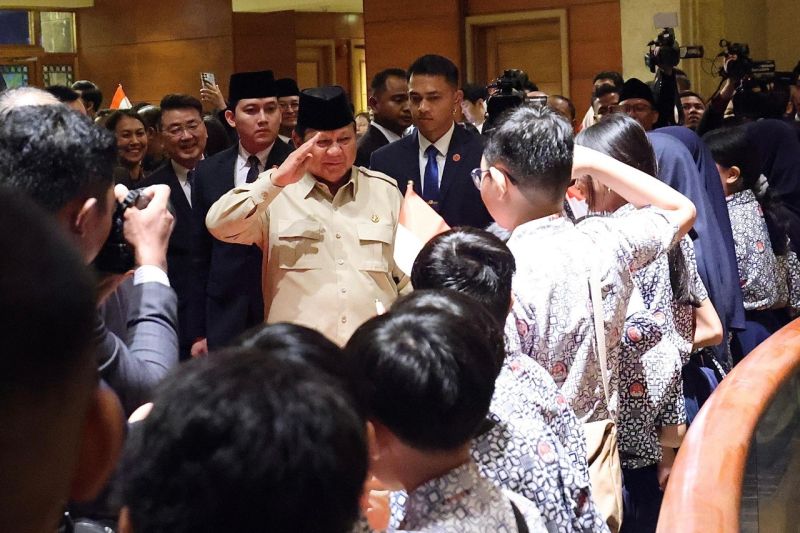 Prabowo disambut siswa SD hingga mahasiswa Indonesia di Singapura
