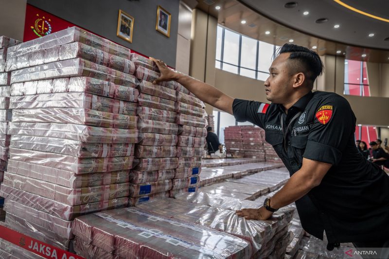 Hukum kemarin, penangguhan Tannos ditolak hingga Kejagung sita Rp11 T