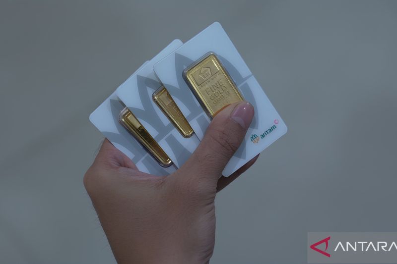 Harga emas Antam kini turun Rp7.000 menjadi Rp1,943 juta/gram