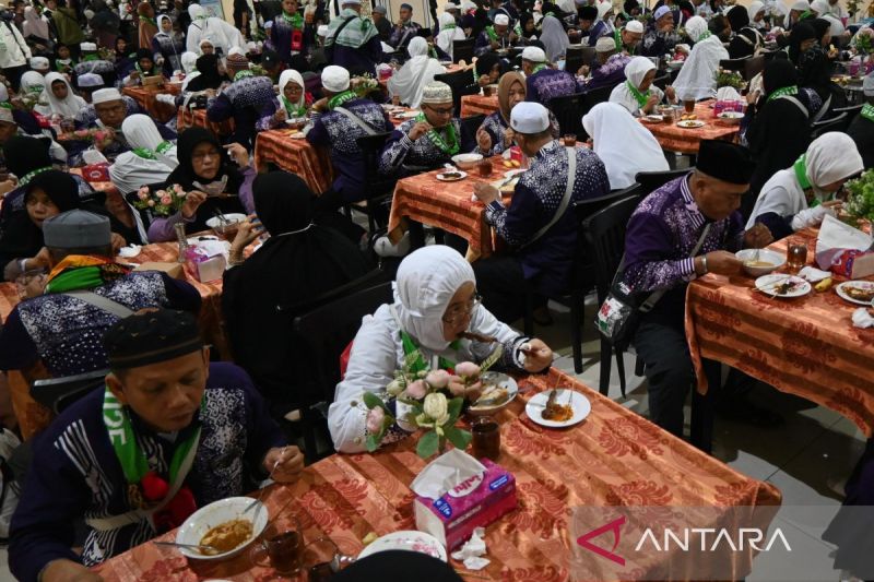 1.261 jamaah haji Dembarkasi Banjarmasin tiba di tanah air 