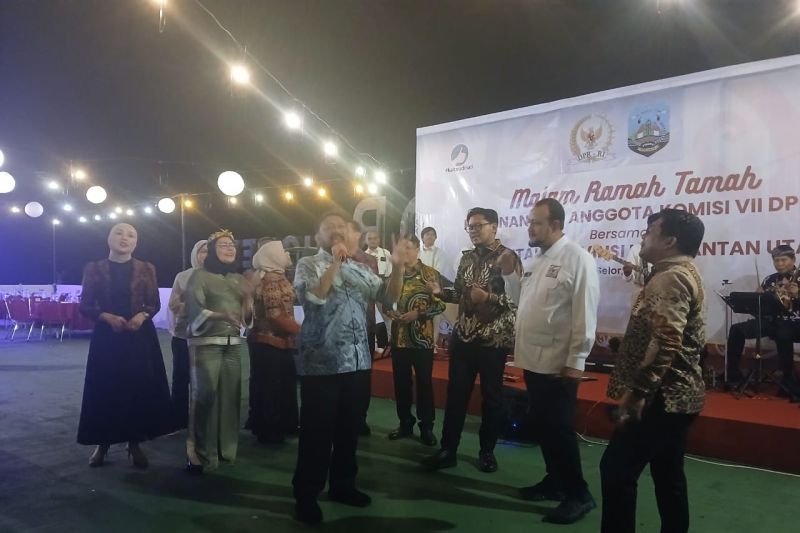 Jamal Mirdad sumbangkan dua lagu saat kunker Komisi VII ke Kaltara