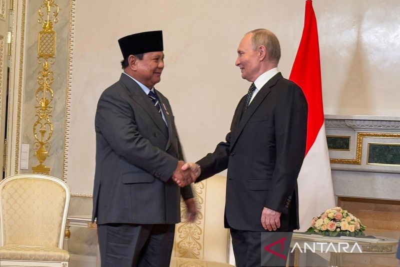 Politik, Prabowo bertemu Putin hingga evakuasi WNI di Iran dan Israel