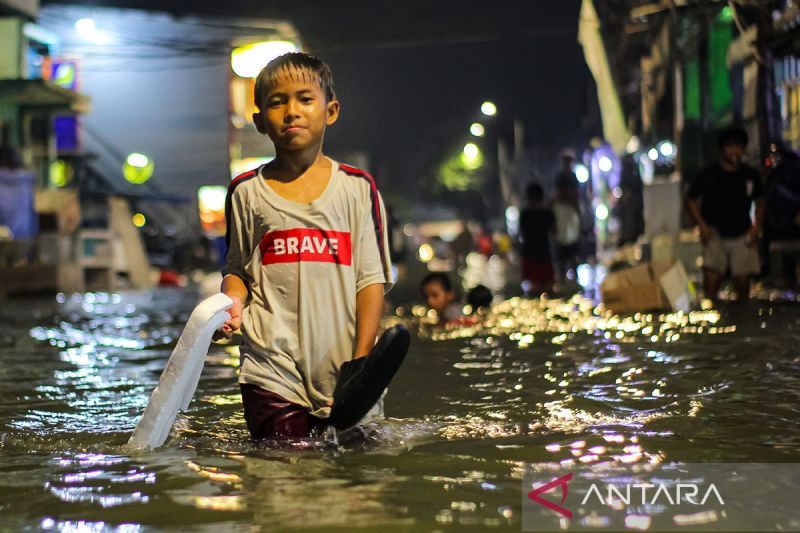 Banjir rob kembali rendam pemukiman warga di Muara Angke
