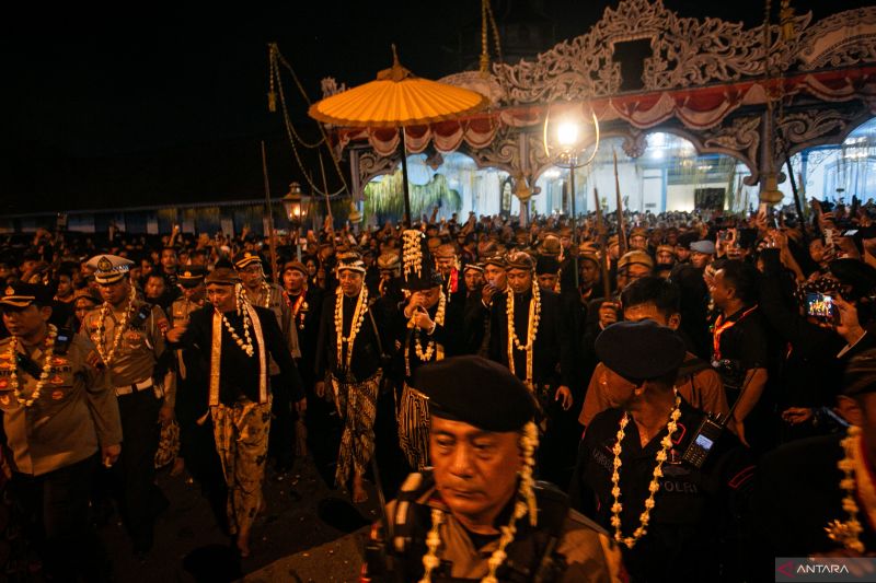 Tradisi kirab pusaka 1 Suro 2025 di Surakarta: Jadwal, rute, dan makna