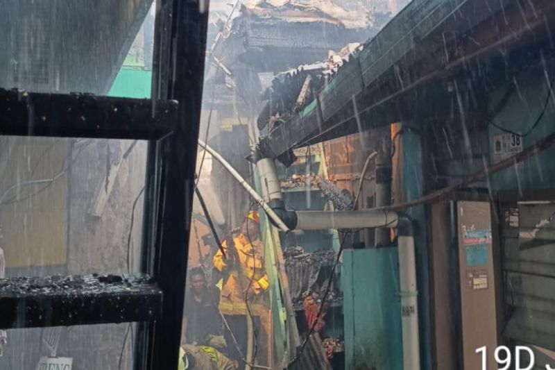 Seorang terluka akibat kebakaran rumah di Senen Jakpus