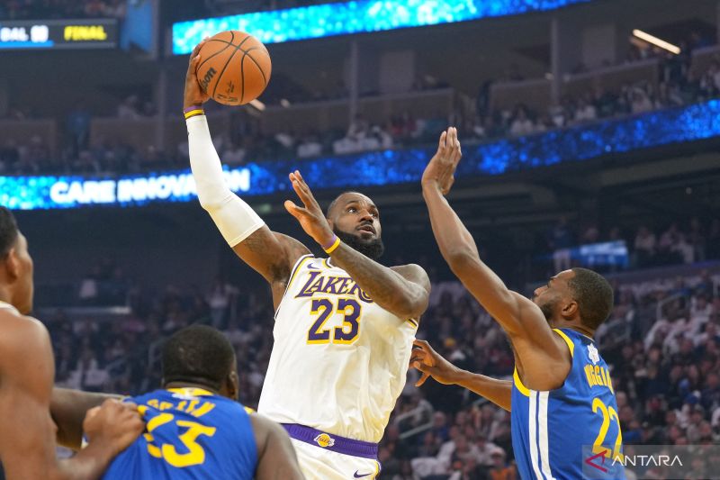 LeBron James aktifkan opsi 52,6 juta dolar guna kembali main di Lakers